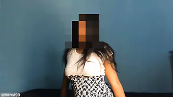 ¡mira A Esta Chica India De 18 Años Dando Una Mamada Y Teniendo Sexo Con Su Hermanastra En Un Video Casero! ¡te Aseguro Que Te Pondrá Caliente!